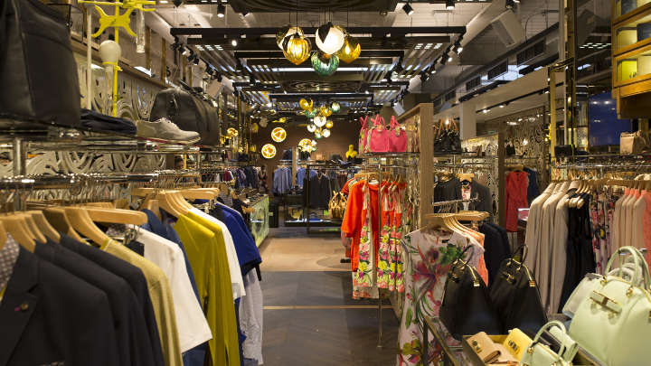La empresa de ropa de lujo británica Ted Baker utiliza la iluminación para tiendas de Philips