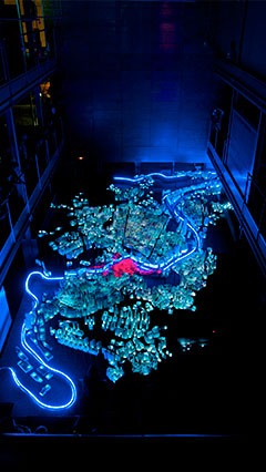 mostrar la evolución urbana de una ciudad con luz