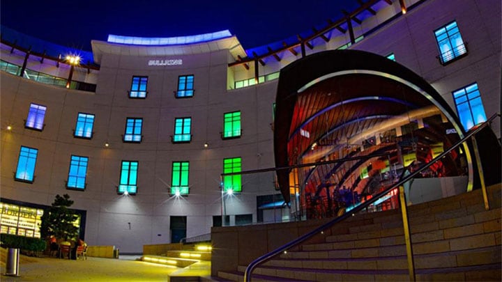 Fachada del centro comercial Bullring - Philips Lighting