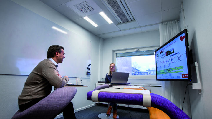 La sala de reuniones iluminada con soluciones de Philips Office Lighting en E.ON, Malmö