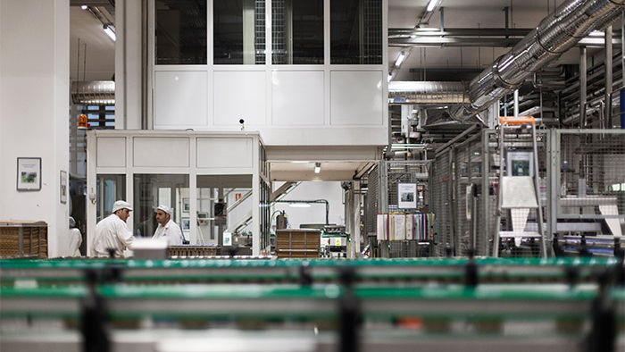 La iluminación de Philips para la industria alimentaria ilumina la fábrica de Hero, que utiliza iluminación mediante LED de bajo consumo