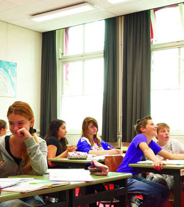 El ajuste calmado en el Instituto Jan van Brabant College, Países Bajos, iluminado por Philips