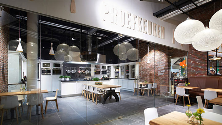 El restaurante del supermercado alumbrado con iluminación mediante LED moderna de Philips 