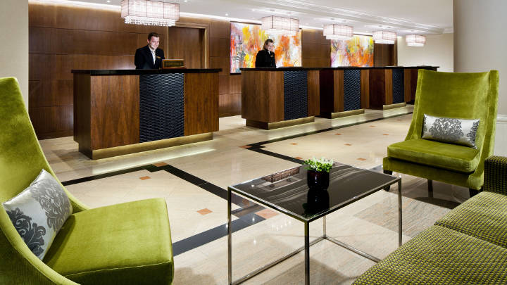  La recepción del Hotel Marriott de Praga iluminada por Philips Lighting
