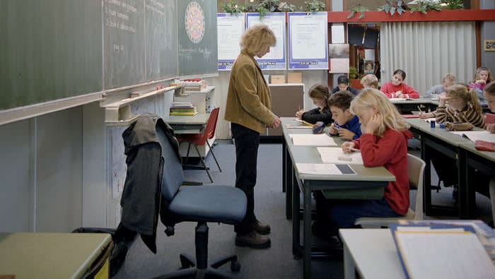 La escuela primaria utiliza bombillas de ahorro energético que sensibilizan a los niños acerca del calentamiento global