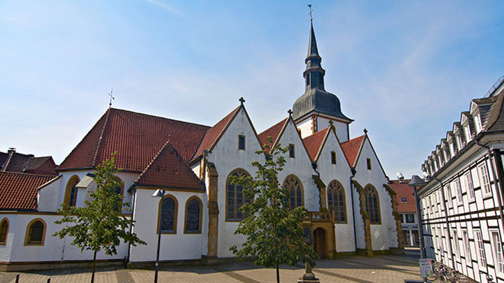 Edificio histórico de Rietberg a la luz del día 