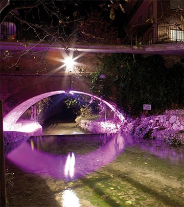 ciudad-de-salobre-iluminación-bajo-el-puente