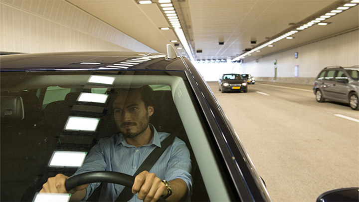 Seguridad para los conductores a lo largo de todo el túnel con la iluminación de túneles inteligente