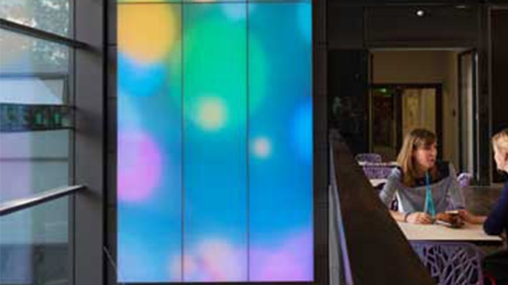 La empresa de ropa de lujo británica Ted Baker utiliza la iluminación para tiendas de Philips - conversión de ventas en tiendas