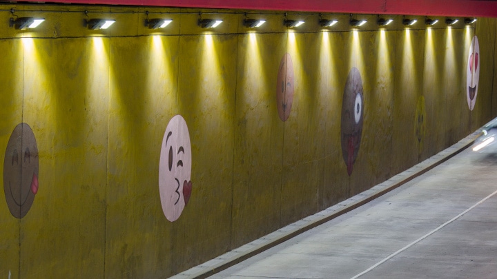 Como parte del Plan de Reconversión del Alumbrado Público que lleva adelante el Gobierno de la Ciudad de Buenos Aires desde el año 2014, Philips fue convocada para hacer el reemplazo de unas 91.000 luminarias por la nueva tecnología LED. 
